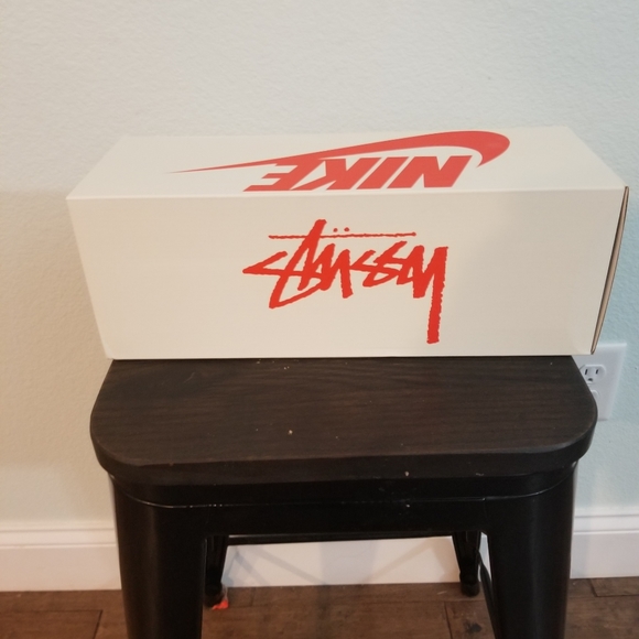 Stussy x Nike Benassi Slides - Picture 2 of 3